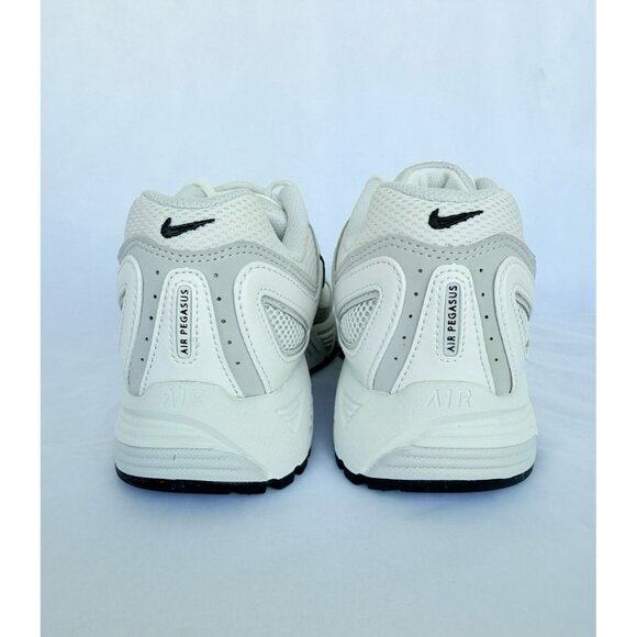 * 10 WOMEN'S NIKE AIR PEGASUS 2005 WHITE / BLACK RUNNING SNEAKERS HQ5718-103 - Picture 6 of 8